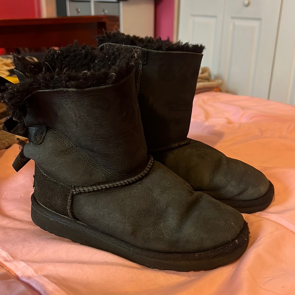 Black bow uggs